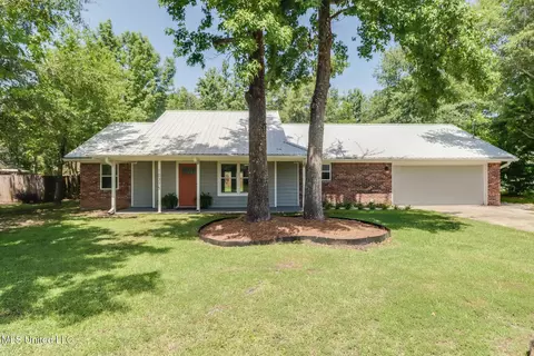 10375 Pin Oak Dr, Biloxi, MS 39532