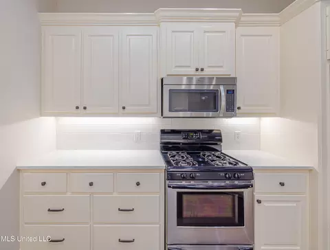 Kitchen - 130 Covey Run, Madison, MS 39110 photo 2 of 2