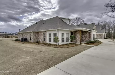 Exterior - 1841 Freedom Ring Dr, Brandon, MS 39047 photo 3 of 4