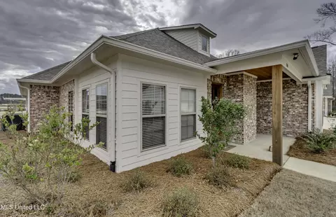 Exterior - 1841 Freedom Ring Dr, Brandon, MS 39047 photo 2 of 4
