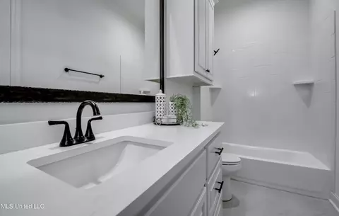 Bath - 1841 Freedom Ring Dr, Brandon, MS 39047 photo 6 of 7