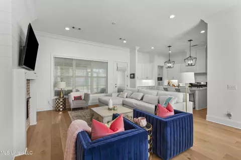 Living - 130 Hampton Ln, Madison, MS 39110 photo 1 of 2