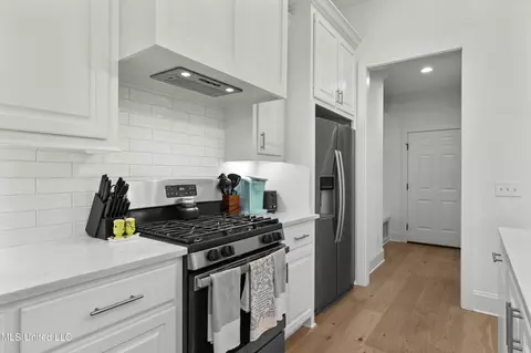 Kitchen - 130 Hampton Ln, Madison, MS 39110 photo 3 of 4