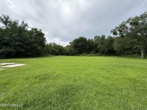 345 Hunter Ave, Pass Christian, MS 39571