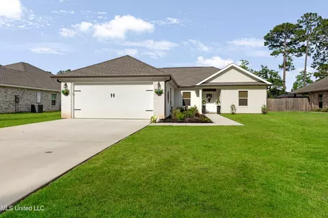 3220 N 9th St, Ocean Springs, MS 39564