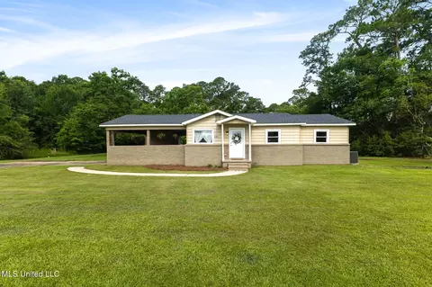 2901 Fairview Dr, Gautier, MS 39553