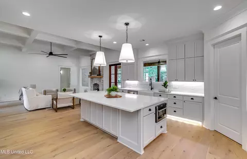 Kitchen - 517 Central Cir, Flowood, MS 39232 photo 7 of 7