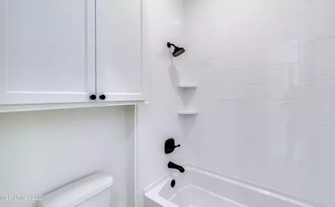 Bath - 517 Central Cir, Flowood, MS 39232 photo 8 of 11