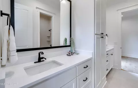 Bath - 517 Central Cir, Flowood, MS 39232 photo 2 of 11