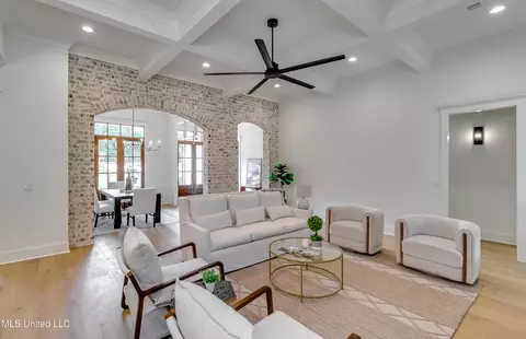 Living - 517 Central Cir, Flowood, MS 39232 photo 2 of 2