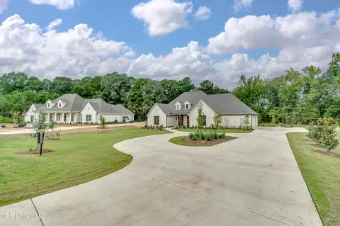 Exterior - 517 Central Cir, Flowood, MS 39232 photo 3 of 18