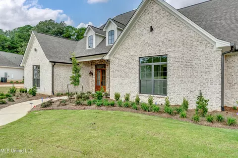 Exterior - 517 Central Cir, Flowood, MS 39232 photo 6 of 18