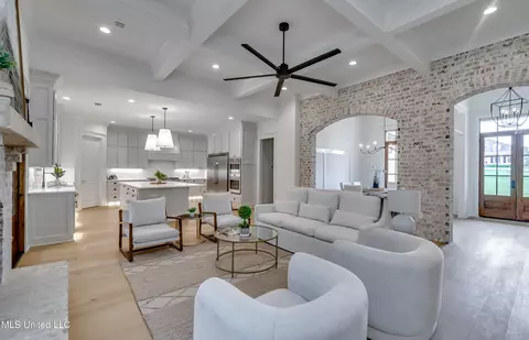 Living - 517 Central Cir, Flowood, MS 39232 photo 1 of 2