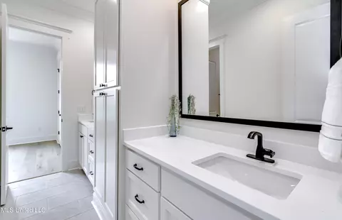 Bath - 517 Central Cir, Flowood, MS 39232 photo 9 of 11