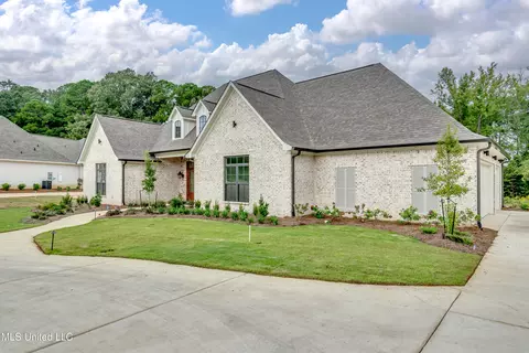 Exterior - 517 Central Cir, Flowood, MS 39232 photo 5 of 18