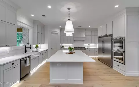 Kitchen - 517 Central Cir, Flowood, MS 39232 photo 1 of 7