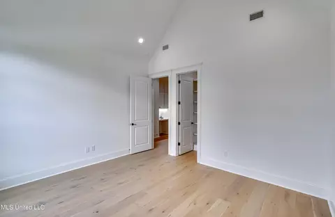 Bedroom - 517 Central Cir, Flowood, MS 39232 photo 1 of 15