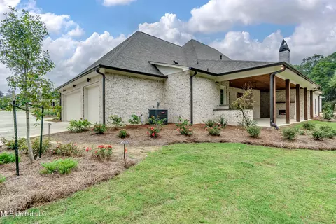 Exterior - 517 Central Cir, Flowood, MS 39232 photo 11 of 18
