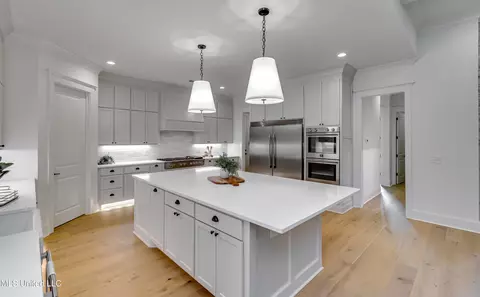 Kitchen - 517 Central Cir, Flowood, MS 39232 photo 5 of 7