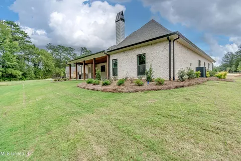 Exterior - 517 Central Cir, Flowood, MS 39232 photo 13 of 18
