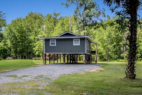 137 Hickory Ln, Lucedale, MS 39452 photo 2