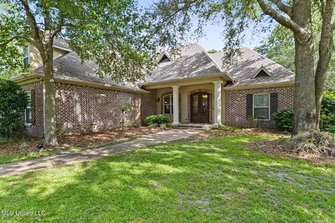 3216 Oakleigh Cir, Ocean Springs, MS 39564