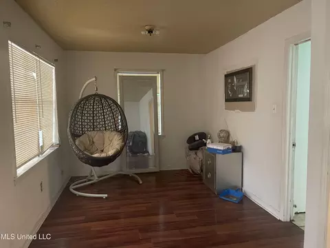 Living - 425 Derrick St, Jackson, MS 39203 photo 1 of 1