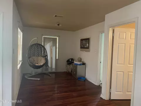 Entry Way - 425 Derrick St, Jackson, MS 39203 photo 1 of 2