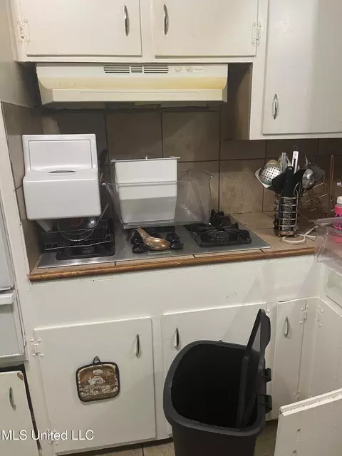 Kitchen - 425 Derrick St, Jackson, MS 39203 photo 3 of 3