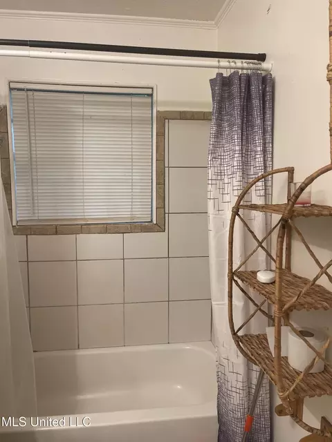 Bath - 425 Derrick St, Jackson, MS 39203 photo 1 of 2