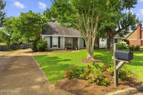 215 Cobblestone Dr, Madison, MS 39110 photo 2