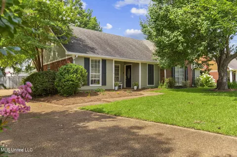215 Cobblestone Dr, Madison, MS 39110