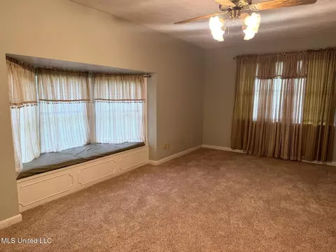 Living - 58 Melanie Rd, Natchez, MS 39120 photo 4 of 4