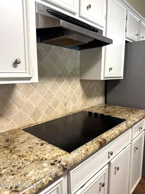 Kitchen - 58 Melanie Rd, Natchez, MS 39120 photo 3 of 8