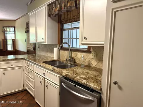 Kitchen - 58 Melanie Rd, Natchez, MS 39120 photo 2 of 8