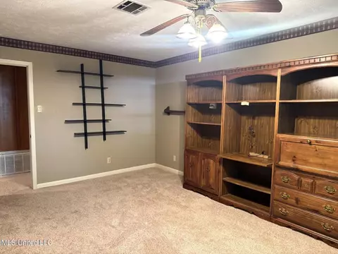 Living - 58 Melanie Rd, Natchez, MS 39120 photo 1 of 4