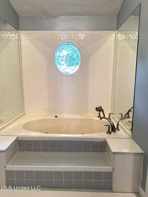 Bath - 58 Melanie Rd, Natchez, MS 39120 photo 2 of 14