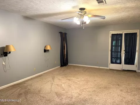 Living - 58 Melanie Rd, Natchez, MS 39120 photo 2 of 4