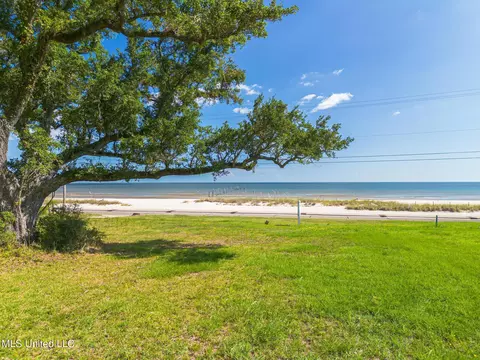 305 N Beach Blvd, Waveland, MS 39576