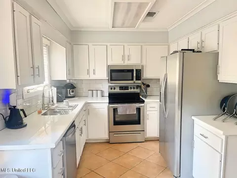 Kitchen - 26 Park Crest Pl, Jackson, MS 39211 photo 1 of 2