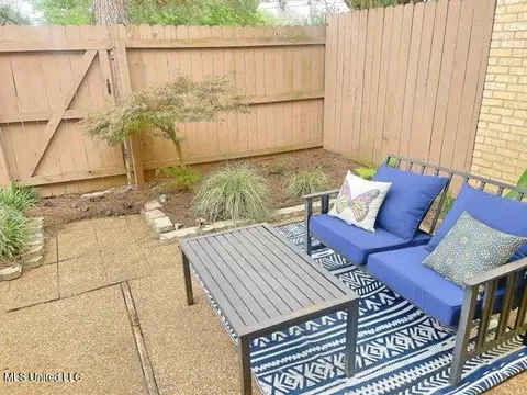 Exterior - 26 Park Crest Pl, Jackson, MS 39211 photo 4 of 4