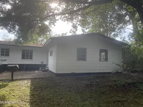 Exterior - 2938 Oak Forest Dr, Jackson, MS 39212 photo 2 of 3