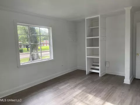 Living - 2938 Oak Forest Dr, Jackson, MS 39212 photo 5 of 5