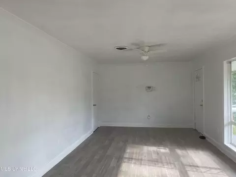 Living - 2938 Oak Forest Dr, Jackson, MS 39212 photo 3 of 5
