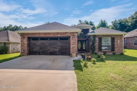 9958 Kahana St, Diamondhead, MS 39525