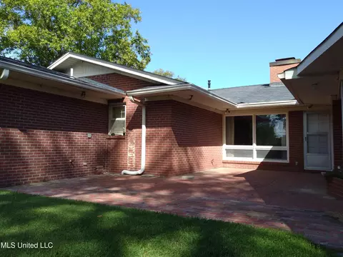 Exterior - 6 Morningside Dr, Indianola, MS 38751 photo 7 of 10
