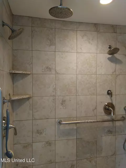 Bath - 6 Morningside Dr, Indianola, MS 38751 photo 2 of 4