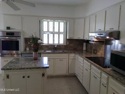 Kitchen - 6 Morningside Dr, Indianola, MS 38751 photo 1 of 2