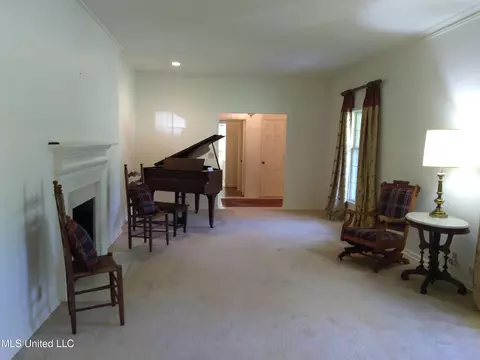 Living - 6 Morningside Dr, Indianola, MS 38751 photo 1 of 6