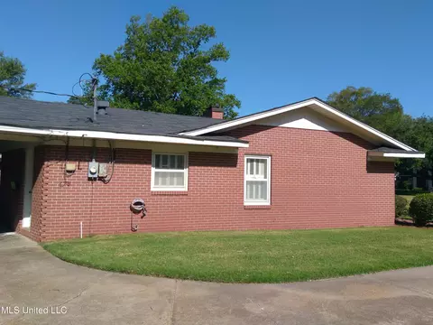 Exterior - 6 Morningside Dr, Indianola, MS 38751 photo 4 of 10